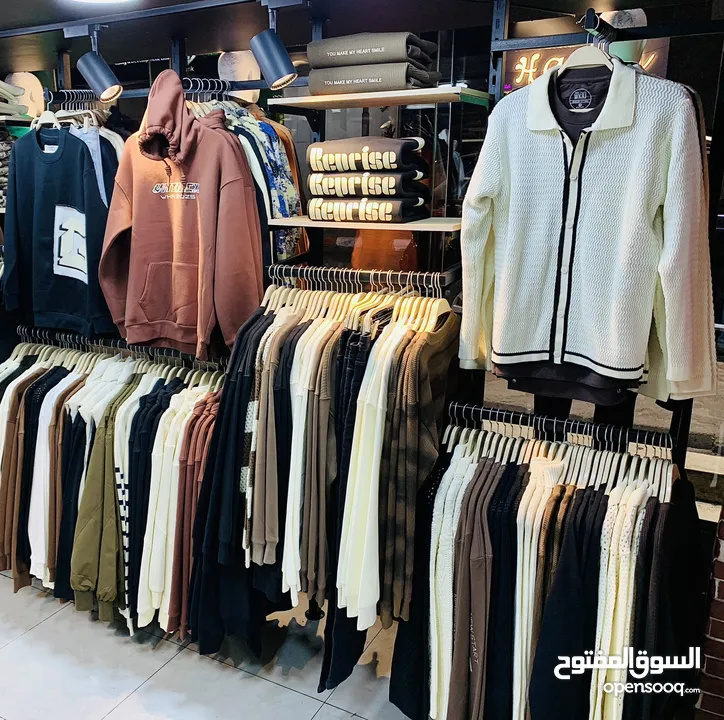دا الشغل بتاعي وهخليك تشوف دا بنفسك وتقولي اي رايك ( تنسيق الوان ، عرض موديلات ، VM ، SALES )