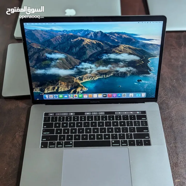 Macbook pro 2018 corei9 amd 4G