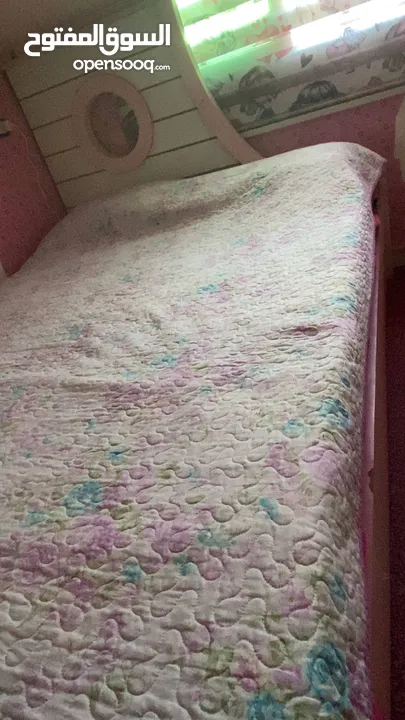 غرفة نوم للبنات طابقين