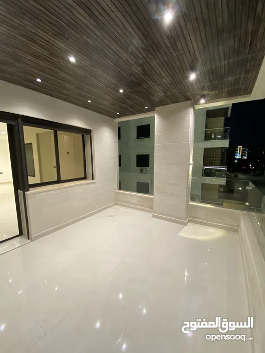 شقق فاخرة 240 متر و 200 متر 4 نوم و 3 نوم بتشطيب فاخر وبسعر مميز في أجمل مناطق طريق المطار البنيات