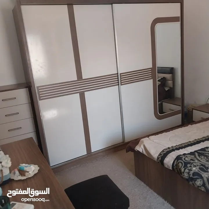 غرفة نوم بحاله جيده جدا
