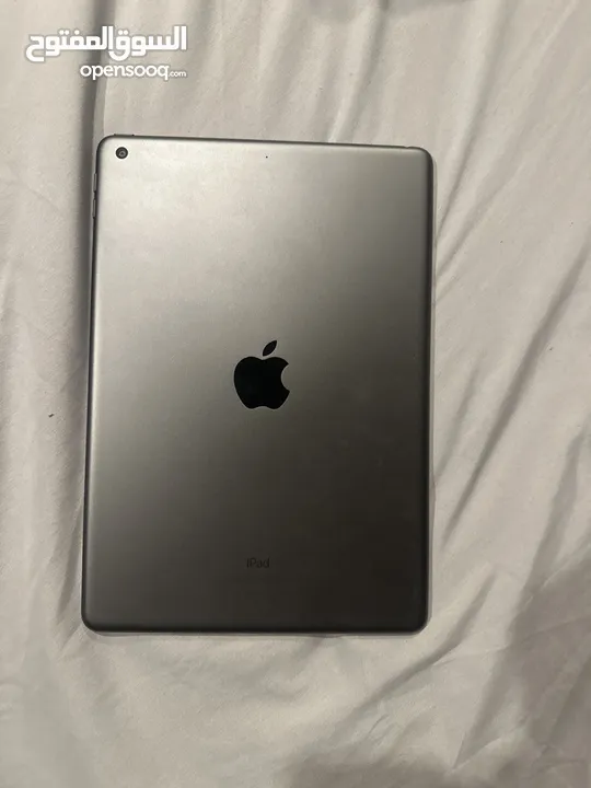 Ipad 9 64gb dark silver color excellent condition almost never used and it comes with a charger