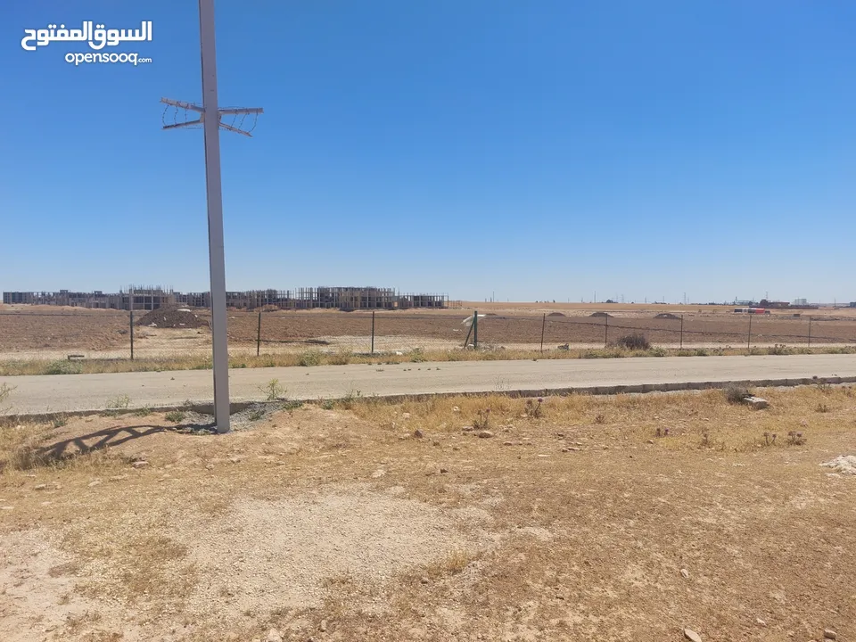 الجيزة – السكة الشمالي 503م داخل التنظيم واصل ماء وكهرباء وشوارع معبدة..من المالك مباشره.  سعر محروق