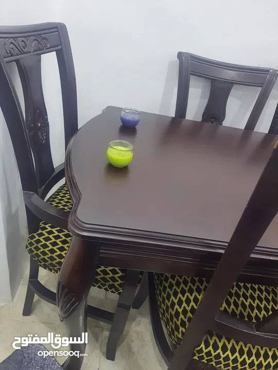 طاوله سفره خشب زان بالكامل 6 كراسي ضغط استعمال اشي بسيط جداً ..
