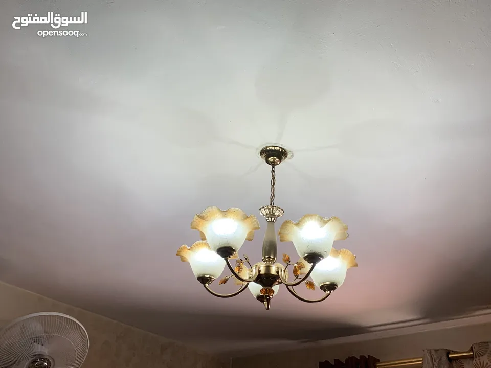 ثريات بحاله جيده للبيع عدد 4 بسعر 60