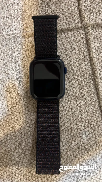 للبيع أو للتبديل Apple Watch Series 6 44mm لون كحلي غامق بحالة ممتازة بتشمل كل الميزت