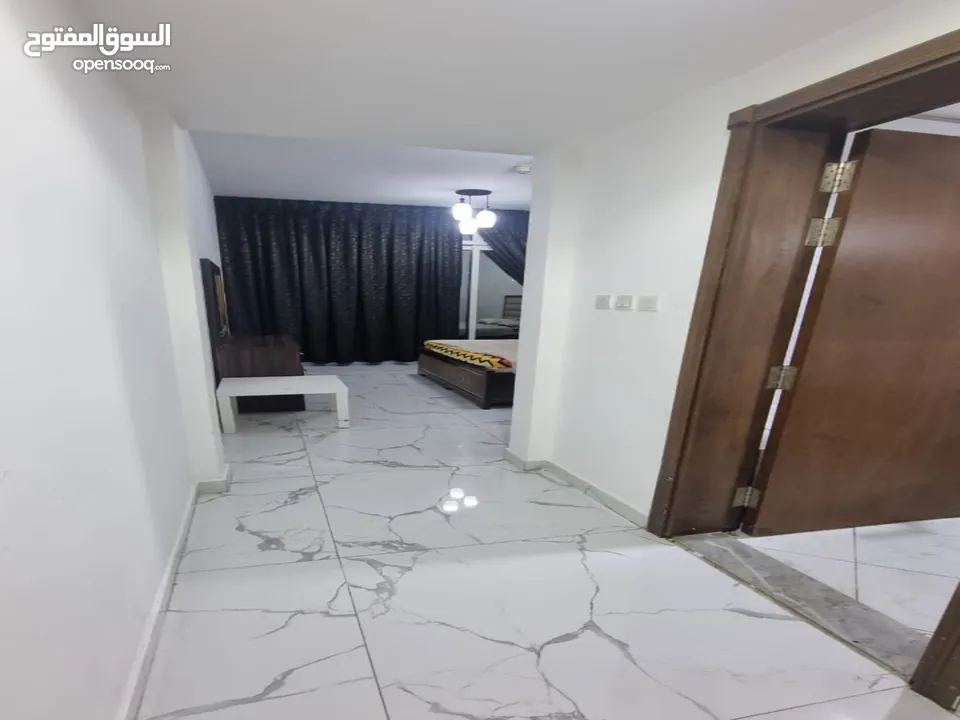 للايجار الشهري شقة غرفتين و صالة مفروشة في أبراج الواحة في عجمان بمنطقة الراشدية