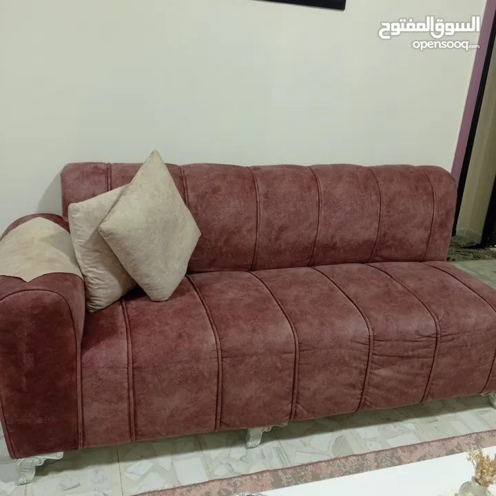 طقمين كنب مع 3قطع برادي و3قطع سجاد تركي