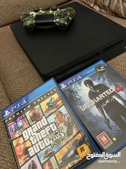 PlayStation 4 slim للبيع مستعمل لمدة 3 سنوات مع سيديين ويد مستعملة مع دركسون ودعسة نوع ASA speed