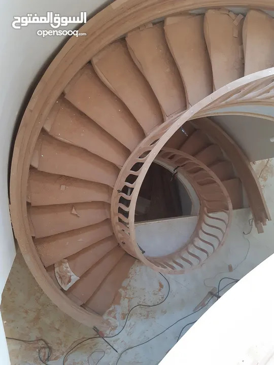 سلم خشبي Wooden staircase