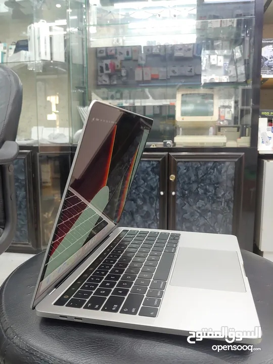 جهاز ابل ماك بوك برو 2017 معالج i5