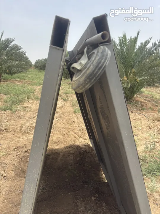 بوابة درفتين تصلح لمزرعة