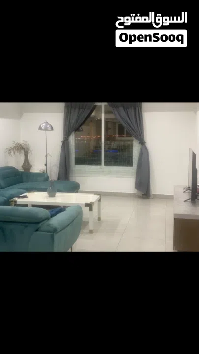 شقة فاخرة مؤثثة كامل ببرج بالجفير  تعطي اقامة دائمة للاجانب  بها كافة الامكانيات