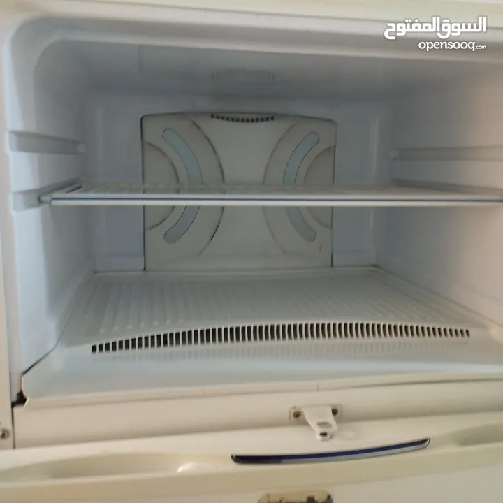 ثلاجة نوع فيدرال 250/300 لتر