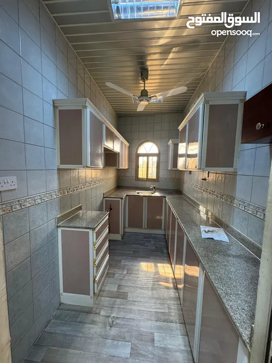 للإيجار شقة في إسكان جدحفص تتكون من غرفتين.... Apartment for rent in Jidhafs Housing inlude EWA