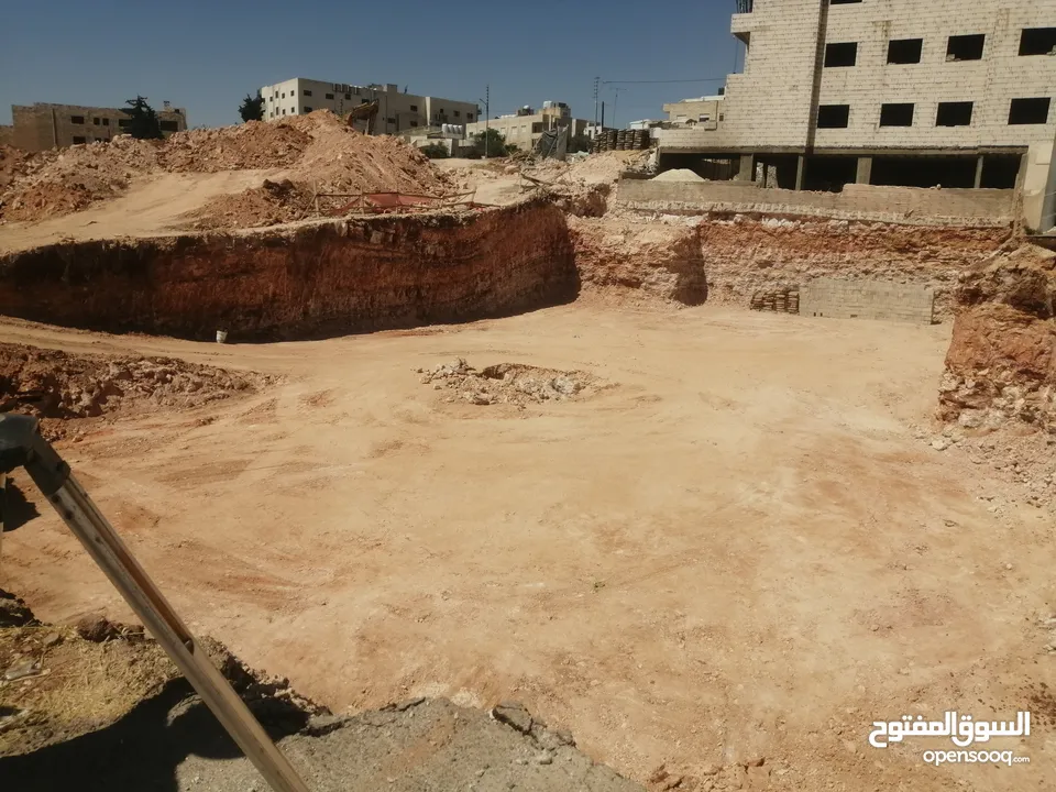 مقاولات و صيانة عامة  بناء من الأساس .تشطيبات .كهرباء.ديكورات.دهان . بلاط. تمديدات صحية .