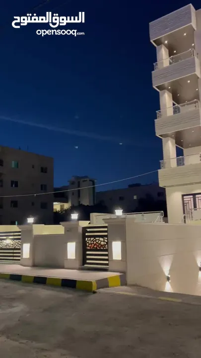 شقق مميزة مساحة 190 متر للبيع في شارع الحرية خلف دائرة اراضي جنوب عمان