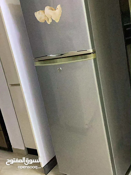 ثلاجة للبيع
