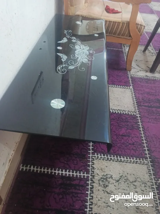 طاولة تلفزيون