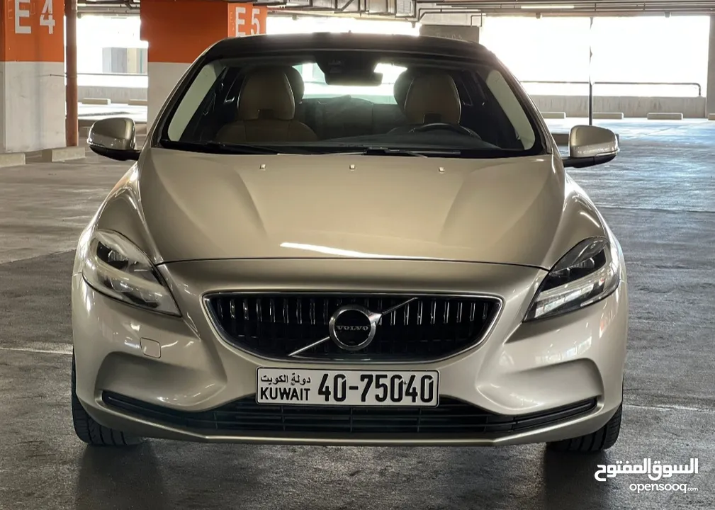 volvo V40. 217