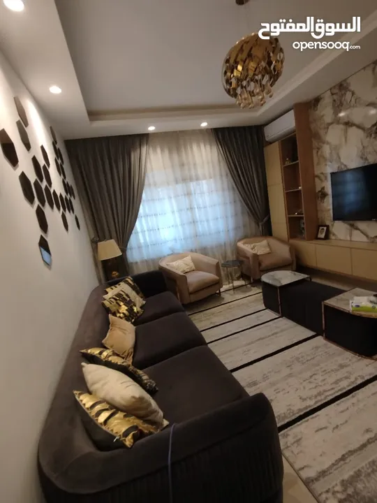 شقه بديكورات واثاث مميزة للبيع