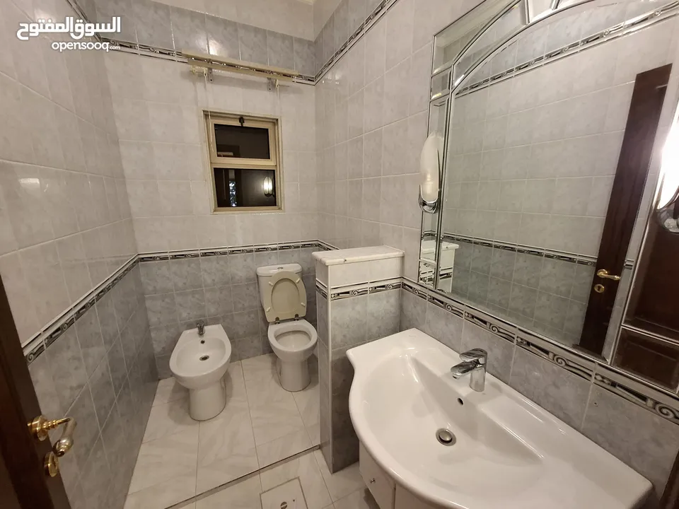 شقة غير مفروشة للإيجار ( Property 40836 )-175064131