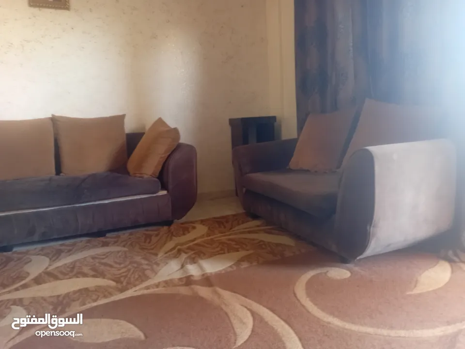 طقم كنب معيشه للبيع  بحاله جيده جدا