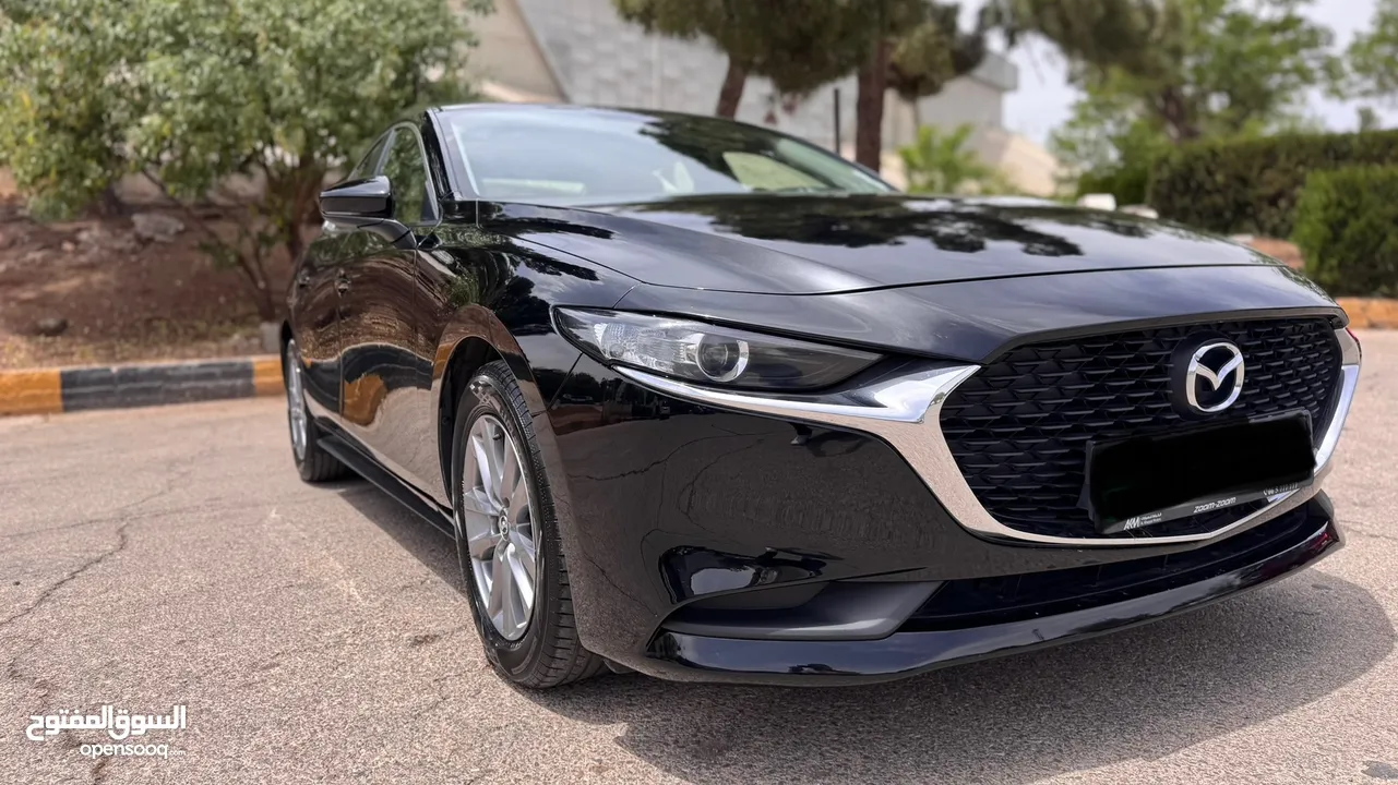 مازدا زوم 3 SkyActive مايلد هايبرد 2023 وارد الخياط عداد 43 ألف فقط كرت ابيض