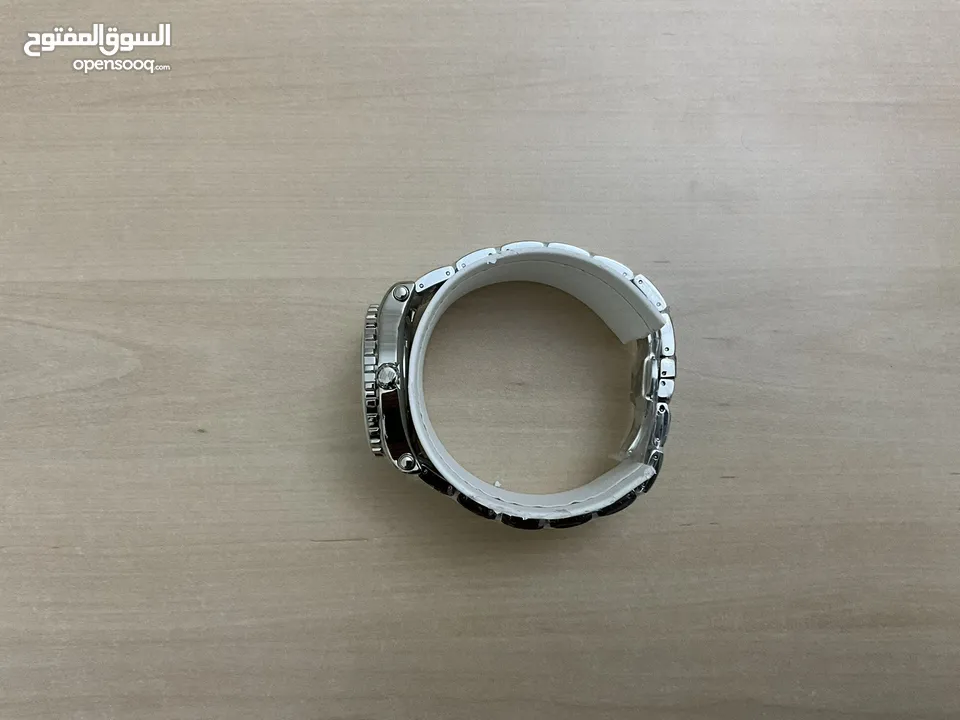 ساعة سويسرية جديدة بالكرتونة