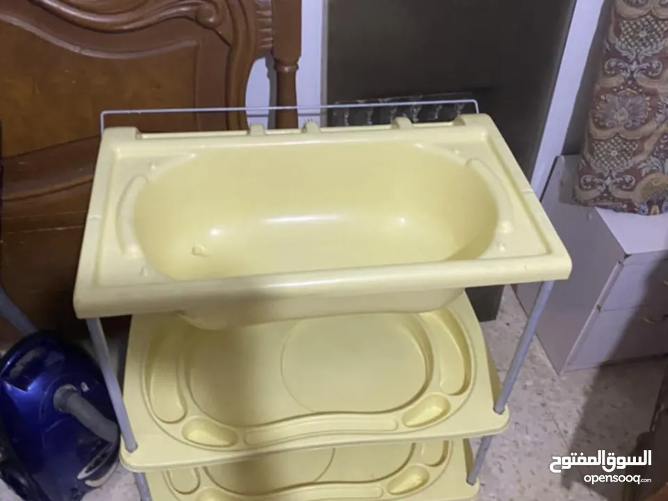 تخت بيبي  وبانيو تلات طبقات وبانيو مفرد