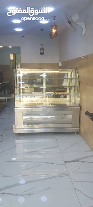 مطعم بيتزا ومناقيش ومعجنات للبيع بموقع ممتاز في عمان الغربيه شارع مكه خلف مجمع جبر