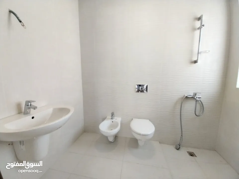 شقة للايجار في منطقة طريق المطار  ( Property 32552 ) سنوي فقط