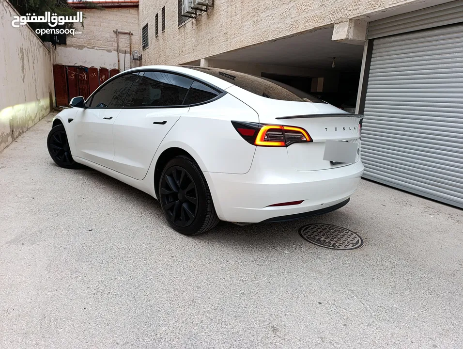 TESLA MODEL 3 ONLY 8000KM
