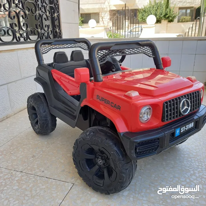 سيارة كهربائية على الشحن مع ريموت. بحالة ممتازة..