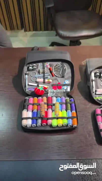 طقم خياطة متكامل 100قطعة داخل حقيبة واحدة إذا كنتِ من محبّات الخياطة أو بتحبي تكون عندك مجموعة حلوة