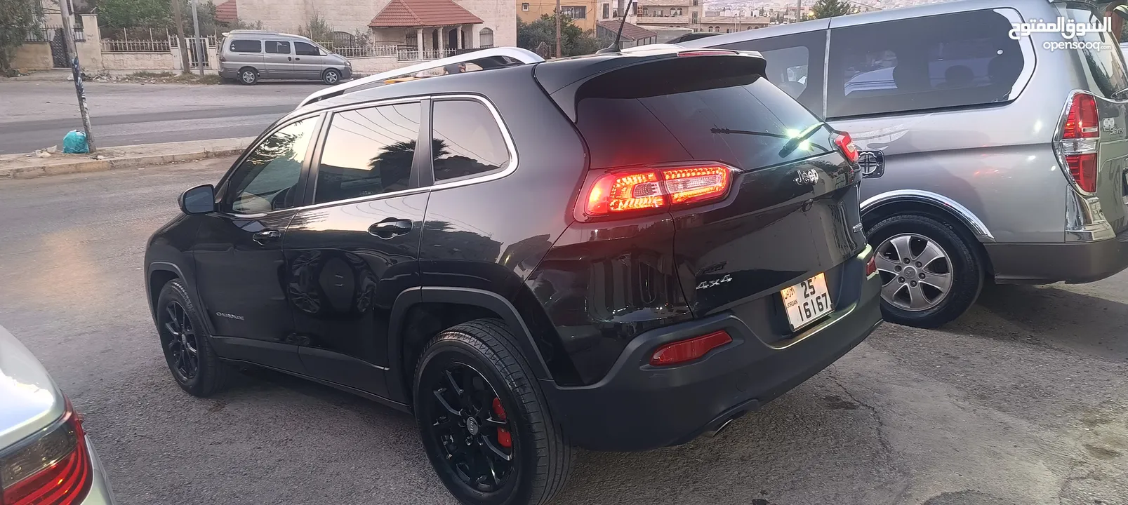 جيب شيروكي 2015 sport & Black Edition  كرت ابيض ماتور اقتصادي