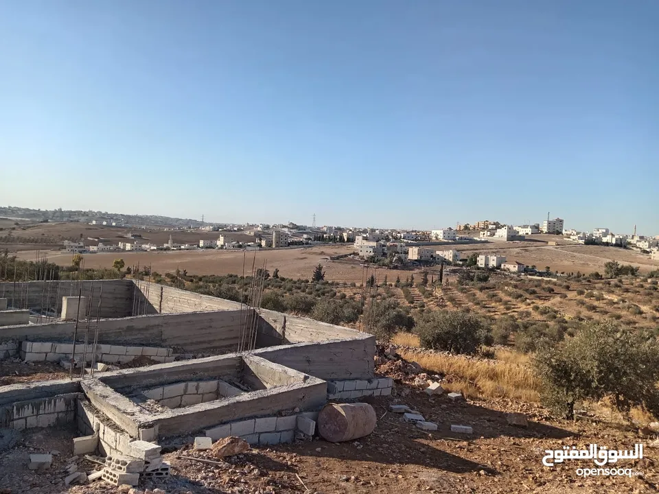 قطعة أرض مع صبة الأساس