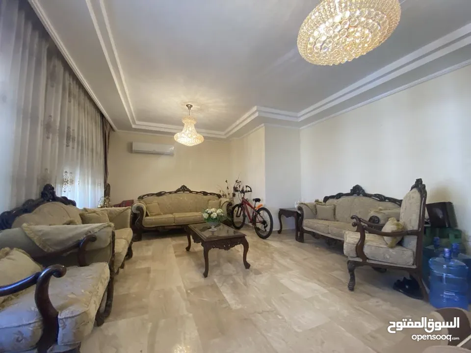 طقم كنب بحالة جيدة للبيع