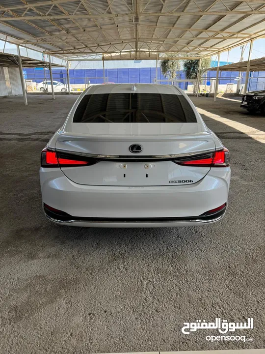 Lexus ES 300h 2021  لكزس هايبرد حره غير مجمركه ، البيع : مجمرك جاهز او بدون جمرك حره