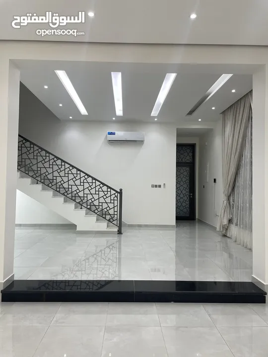 فيلا راقية في الخوض السابعة villa for rent