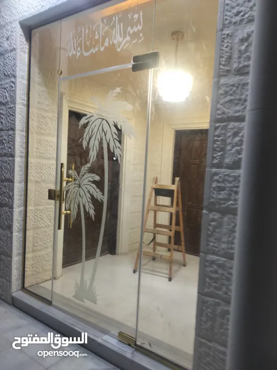 اعمال زجاج وسكريت