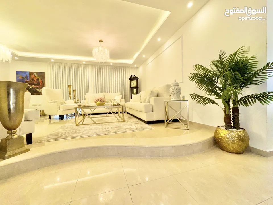 رووف للبيع مع عفش لقطة