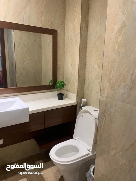 شقة فندقية راقية للايجار اليومي في منتجع ميلينيوم صلالة غرفة وصالة مع حمامين  ومطبخ تحضيري ب60 ريال