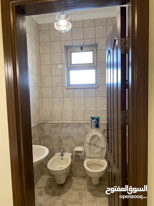 Spacious and Beautiful 3BR Abdoun Apartment for Rent شقه مشمسه بجانب السفاره البريطانيه عبدون