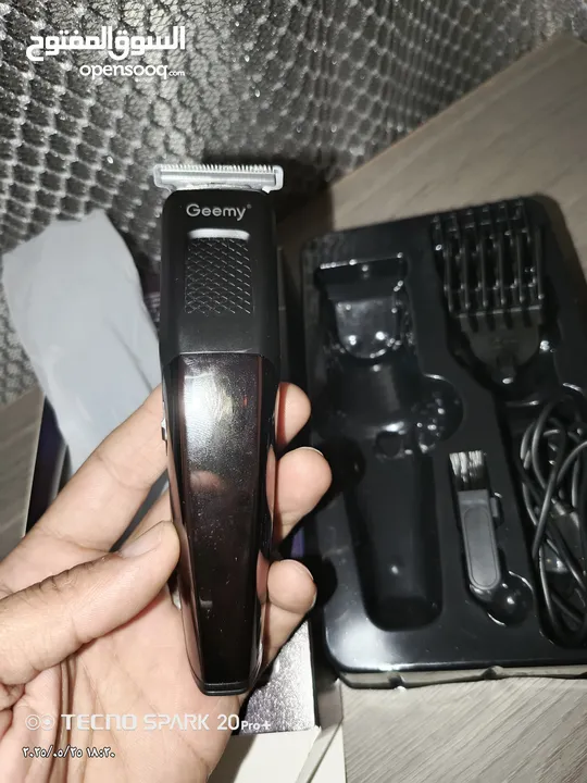ماكينه حلاقه صفر كيمي جديده لم تستعمل للبيع ... بسعر ببلاش تقريبا .. طبعا كل الاغراض معاها ..