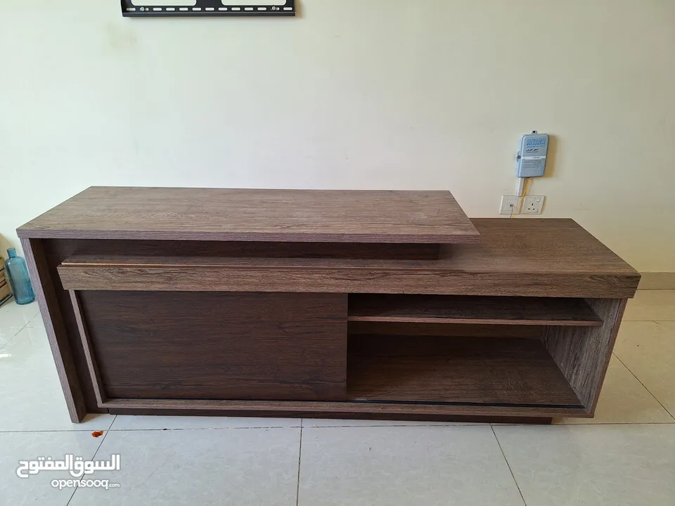 A very nice and good TV table anybody interest please contract me