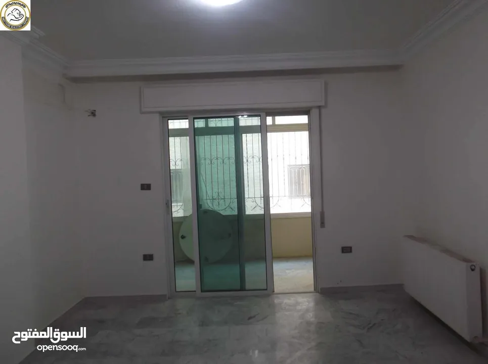 شقة أرضية مميزة للبيع في دير غبار 200م مع ترس 65م