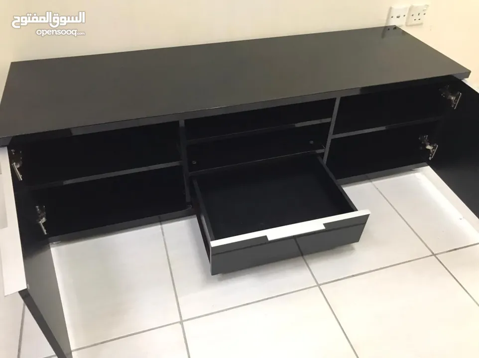 طاولة تلفزيون من هوم سنتر TV table from home centre