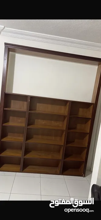رفوف مكتبية بحالة ممتازه