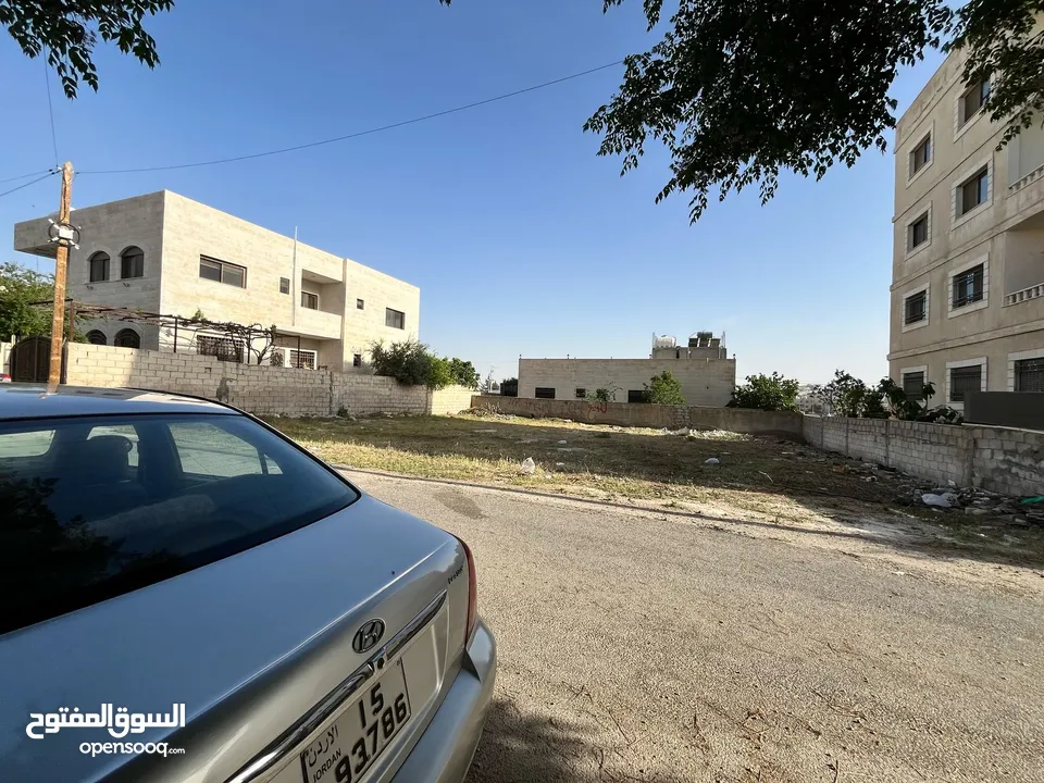 ارض في جويده حي الايمان للبيع بقرب مدارس الاوسكار العالمية التواصل واتساب للجادين فقط.